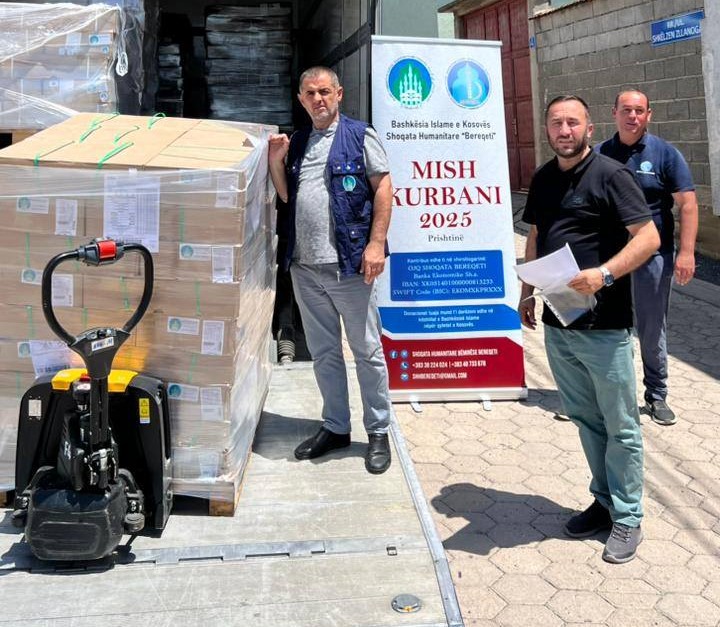 Shoqata Humanitare Bereqeti dega Rahovec dje ka bërë shpërndarjen e 5000 kg mish Kurbani për familje në nevojë në Komunën e Rahovecit.