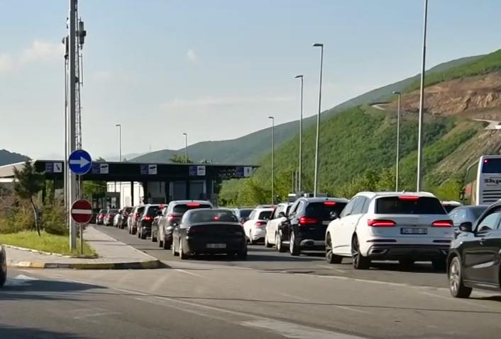 Ardhja e mërgimtarëve, ja sa është pritja në pikat kufitare Ardhja e mërgimtarëve, ja sa është pritja në pikat kufitare