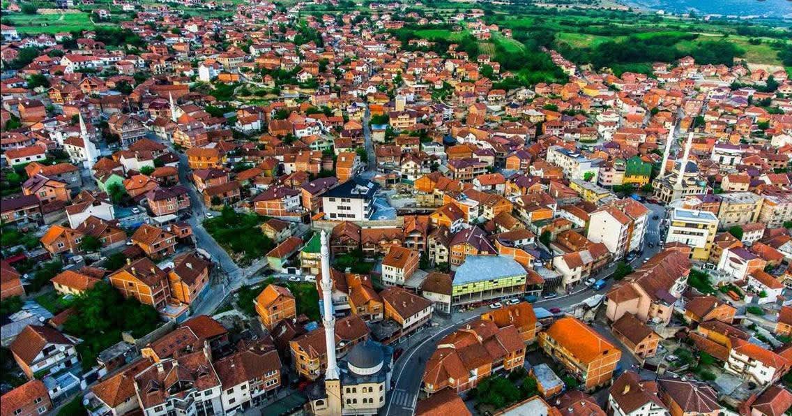Punimet rrugore në Rahovec zhvendosen gjatë natës për shkak të temperaturave të larta Punimet rrugore në Rahovec zhvendosen gjatë natës për shkak të temperaturave të larta