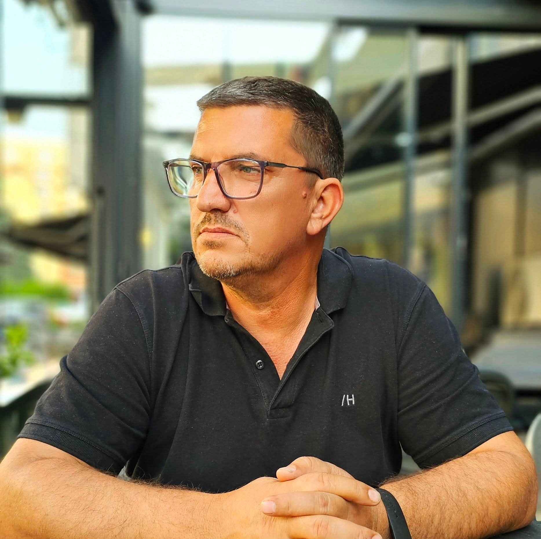 Kryetari i fshatit Dejnë, Muharrem Morina: Kujdes mërgimtarë, mos ndani dokumentet tuaja personale me grupe politike! Kryetari i fshatit Dejnë, Muharrem Morina: Kujdes mërgimtarë, mos ndani dokumentet tuaja personale me grupe politike!