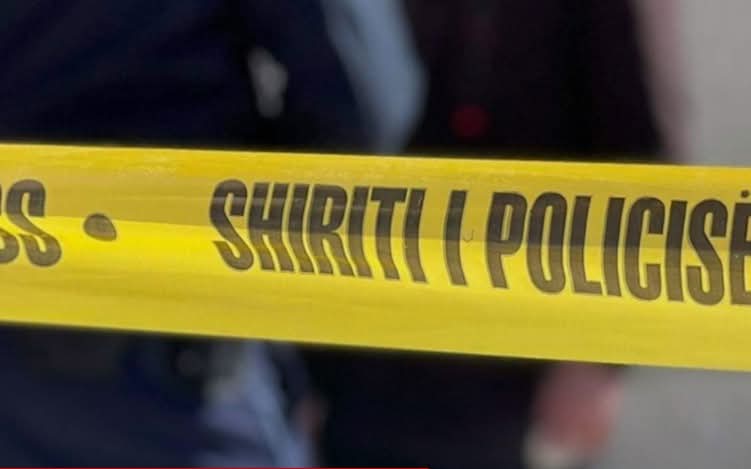 Tre persona të armatosur futen në kompani në Rahovec, rojen e lidhin për një pemë! Tre persona të armatosur futen në kompani në Rahovec, rojen e lidhin për një pemë!