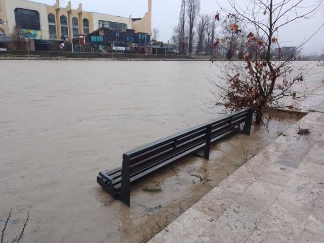 Alarm i verdhë në Kosovë: IHK paralajmëron reshje të dendura dhe rrezik vërshimesh në disa rajone Alarm i verdhë në Kosovë: IHK paralajmëron reshje të dendura dhe rrezik vërshimesh në disa rajone
